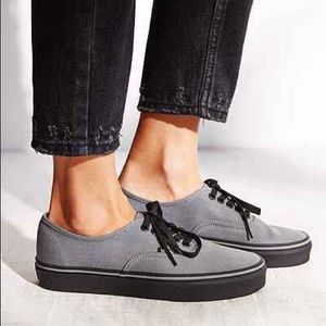 vans authentic black sole